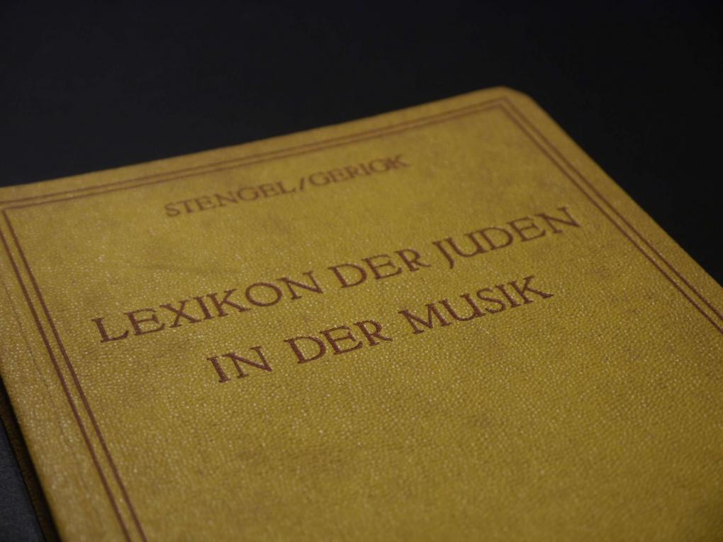 Ein Foto vom "Lexikon der Juden in der Musik". Das Werk wurde im Auftrag der Reichsleitung der NSDAP zusammengestellt.
