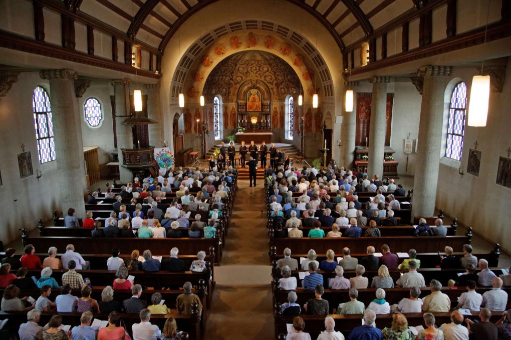 Konzert in einer vollbesetzten Kirche beim Festival Europäischer Kirchenmusik Schwäbisch Gmünd 2018.
