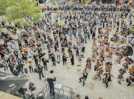 Flashmob des Symphonieorchesters des Bayerischen Rundfunks und des Bayerischen Landesjugendorchesters 
