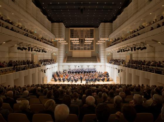 Abbildung: gefüllter Konzertsaal